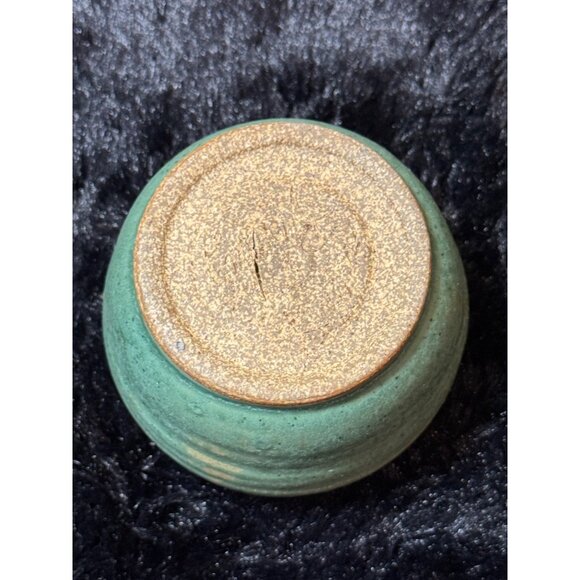 Vintage Pottery Green Ceramic Frog Vase Signed 6 Holes - Picture 4 of 7